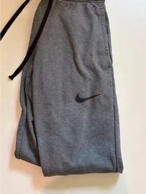 Nike Grey Fleece Sweatpants with Swoosh